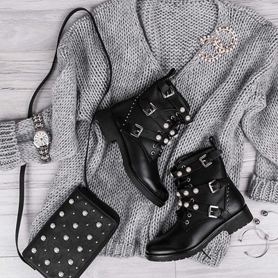 Schwarze Bagger mit Perlen This Is Queen- Footwear