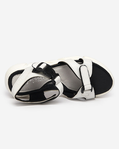 Glänzende Kindersandalen in weißen Leepe-Shoes