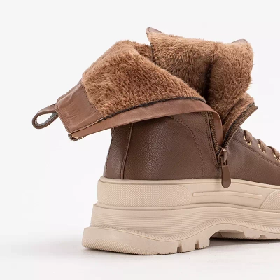 OUTLET Hellbrauner Damen-Stiefel mit flachen Magara-Absätzen - Schuhe