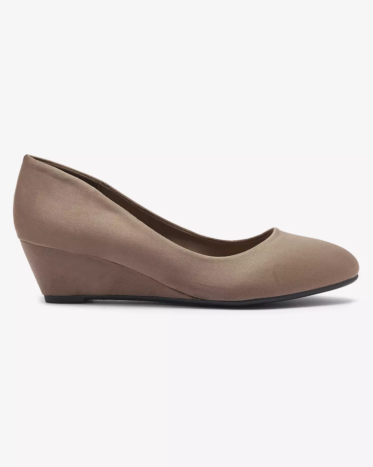 Klassische Damenpumps aus Öko-Wildleder in der Farbe Khaki Jiwita - Footwear