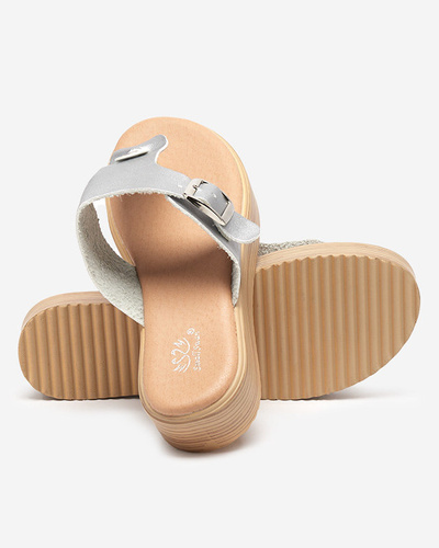 Silberne Damensandalen auf der Borico-Plattform - Schuhe