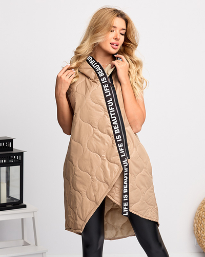 Hellbraune lange Steppweste mit Aufschriften - Kleidung