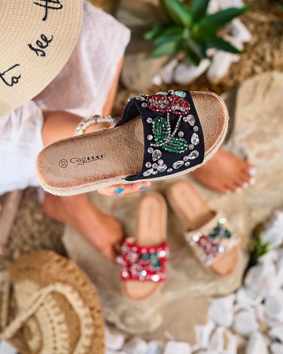 Royalfashion Чорні жіночі декоровані шльопанці на товстій підошві Avadeka