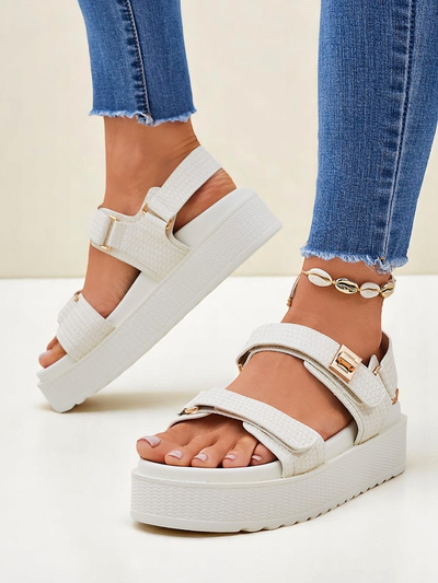 Royalfashion Kallisto – Weiße Damen Sandalen mit Plateau, Öko-Leder