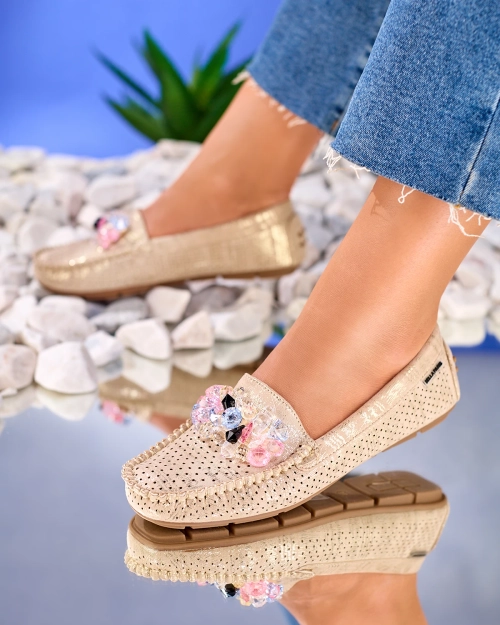 Royalfashion Ажурні бежеві жіночі мокасини з декоративними кристалами Cizzas