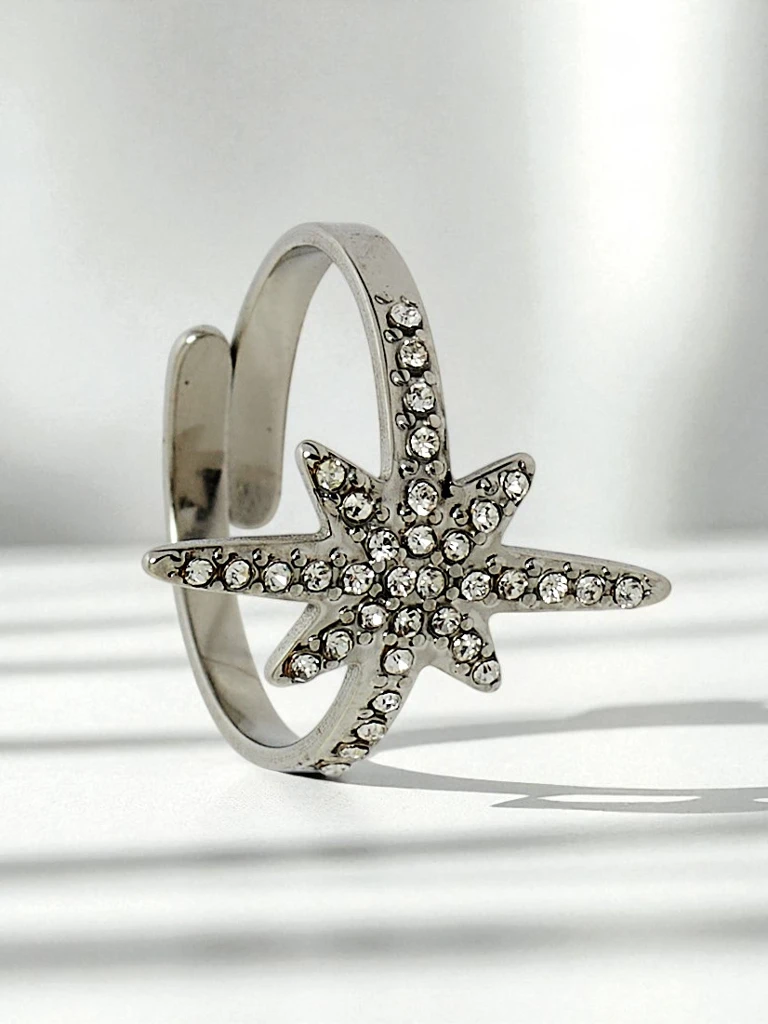 Dolce Vita Armreif-Armband mit dekorativen Charms