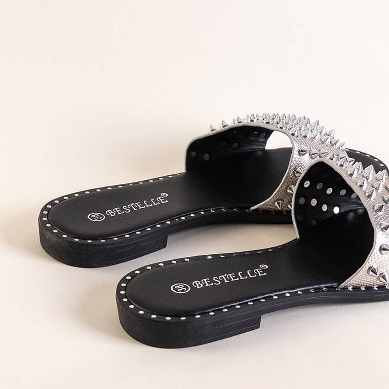 Silberne Damenpantoffeln mit Maurella-Nieten und -Düsen - Schuhe