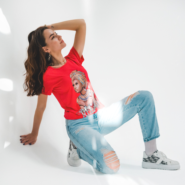 Rotes Damen-T-Shirt mit farbigem Aufdruck und Pailletten - Kleidung