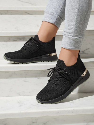 Damen-Sneakers Mistrale in Schwarz mit flachem Absatz