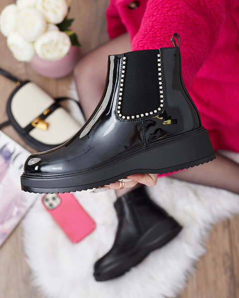 Royalfashion Schwarze Damenstiefel mit flachem Absatz und Zirkonen Winuma