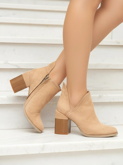 Hellbraune Damenstiefel mit Ausschnitten Plinara - Schuhe