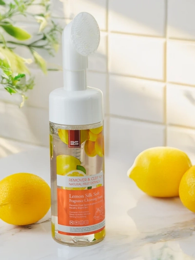 Reinigende und feuchtigkeitsspendende Gesichtsreinigungsschaum reduziert Verfärbungen ZITRONE 150 ml