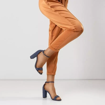 OUTLET Marineblaue Damensandalen auf der Anniet Post - Schuhe