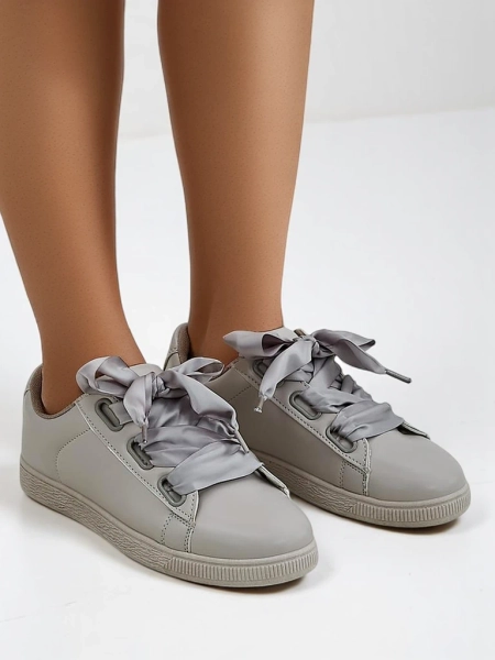 Royalfashion Damen Sneakers aus ökologischem Leder mit dekorativen Schnürsenkeln Etti