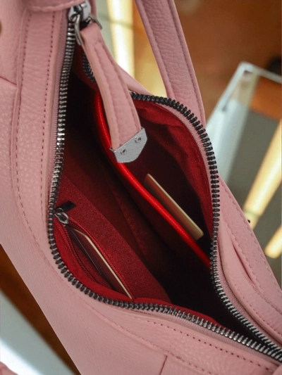 Royalfashion Kleine Damenhandtasche aus Öko-Leder mit dekorativem Riemen Lacquea
