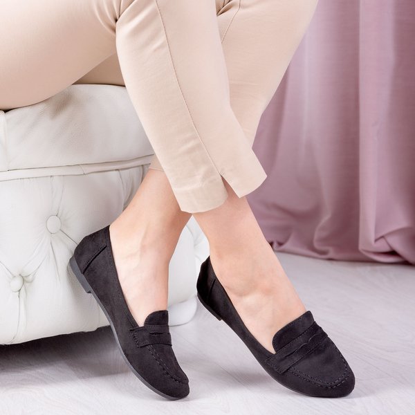 Hermosa schwarze Slipper mit flachem Absatz Schuhe