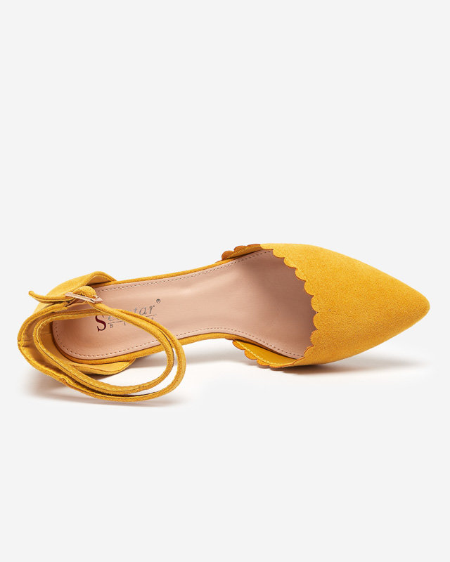 OUTLET Senffarbene Öko-Wildleder-Damensandalen auf der Ametis-Post - Schuhe