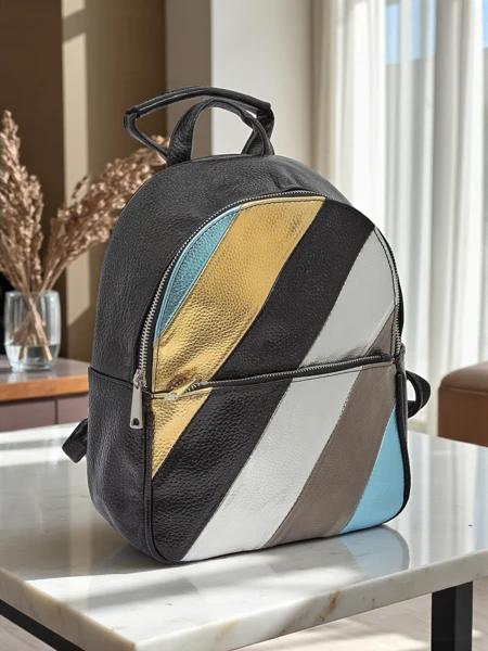 Royalfashion Damenrucksack aus Kunstleder mit Streifen Metallic Stripes