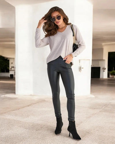 Royalfashion Beige-grauer Damenpullover mit Herzausschnitt