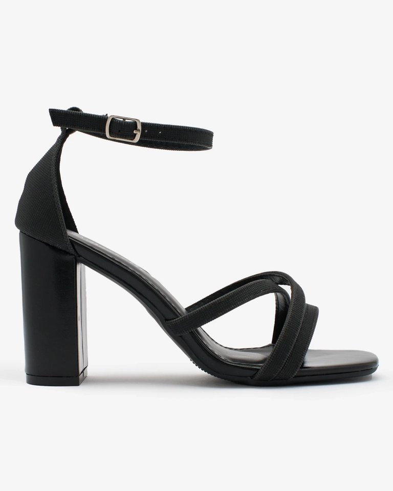 Royalfashion Glänzende Damen-Post-Sandalen in schwarz Sabeff