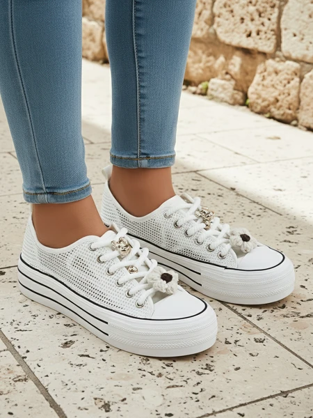 Royalfashion Damen durchlöcherte Sneakers mit Verzierungen Osdo