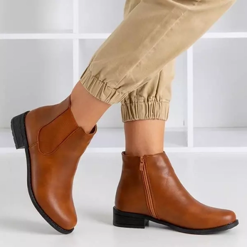 OUTLET Світло-коричневі жіночі чоботи Челсі на плоскому каблуці Timea - Туфлі