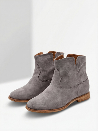 Royalfashion Kowboy-Stiefeletten auf einer bedeckten Keilabsatz Bluestone