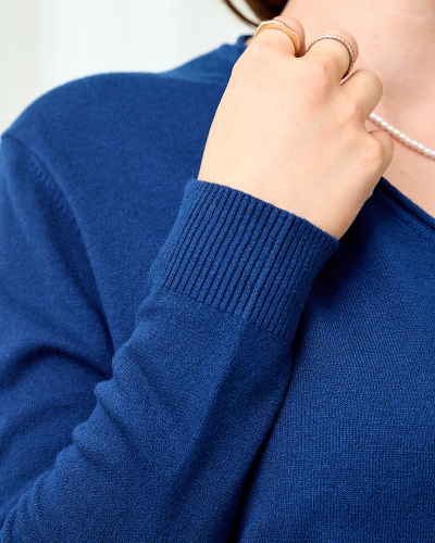 Royalfashion Marineblauer Damenpullover mit Serape-Ausschnitt