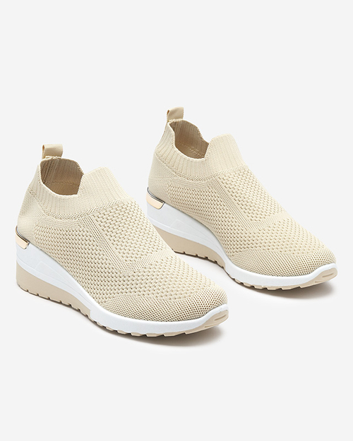 Бежеве спортивне взуття жіноче на танкетці Rishmia - Взуття