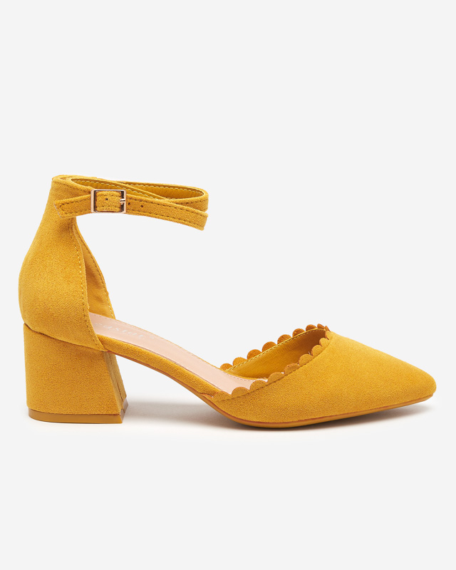 OUTLET Senffarbene Öko-Wildleder-Damensandalen auf der Ametis-Post - Schuhe