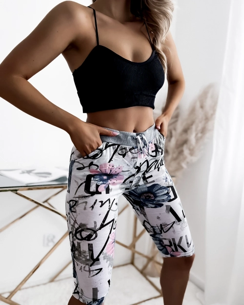 Біло-сині жіночі шорти 3/4 з принтом PLUS SIZE - Одяг