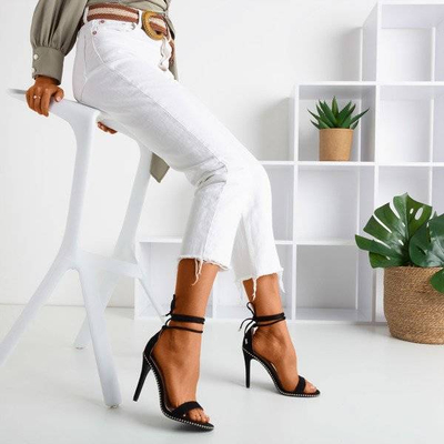 OUTLET Schwarz gebundene Sandalen mit höherem Absatz Taya - Schuhe