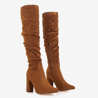 Braune Damenstiefel auf dem Lunabell Post - Footwear