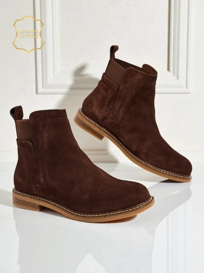 Cuoio Elegante: Braune Wildlederstiefeletten für stilvolle Frauen