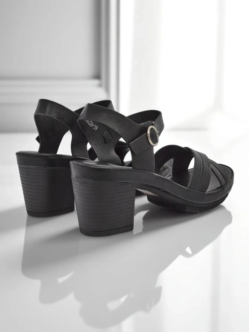 Royalfashion Жіночі босоніжки на стійкому каблуці SoleAura