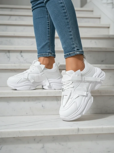 Sneakers von Giulia Bella mit Plateausohle in Weiß