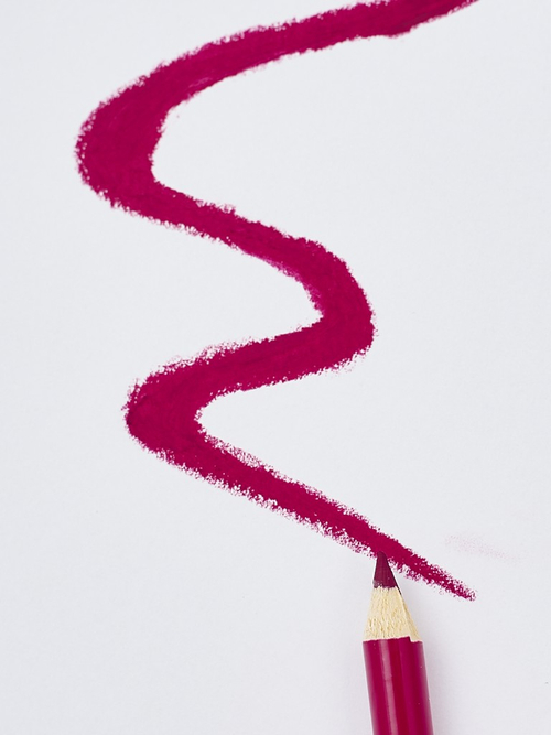 Олівець для губ з точилкой у відтінку Wine Red