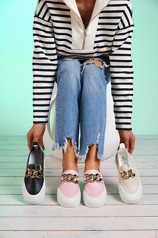 Schwarze Damen-Slipper auf einer dickeren Sohle mit Senula-Dekoration - Schuhe