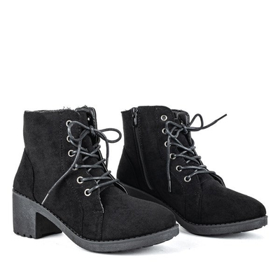 Schwarze Stiefeletten an einem höheren Pfosten Nemesis - Footwear