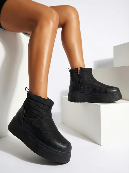 Royalfashion Damen Schlupf-Schneestiefel in schwarz Armeda