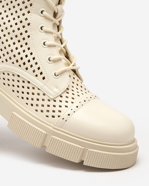 Бежеві жіночі ажурні чоботи Rolika