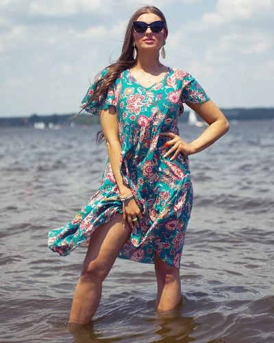 Royalfashion Grünes Damenkleid mit buntem Blumenmuster