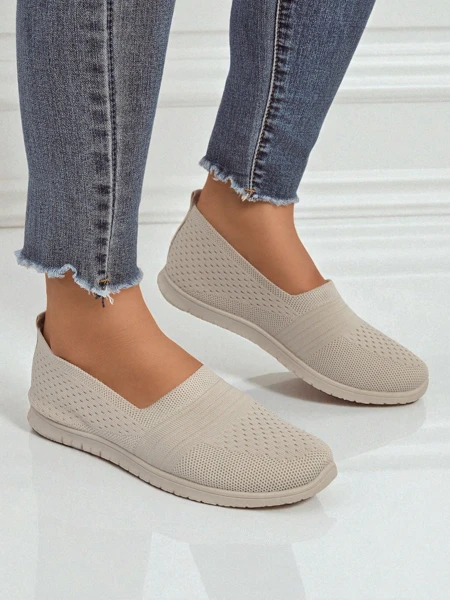Beige Damen-Slip-Ons Callista - leichte Stoffschuhe mit flacher Sohle