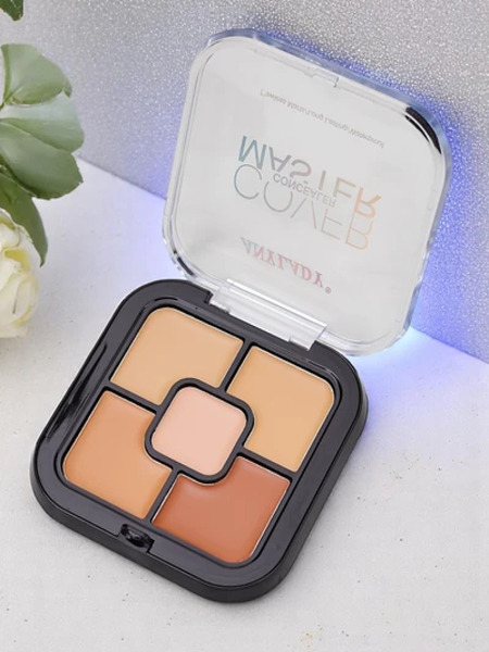 Matte und wasserfeste Contouring-Palette mit 5 Concealern in Nude-Ton 03