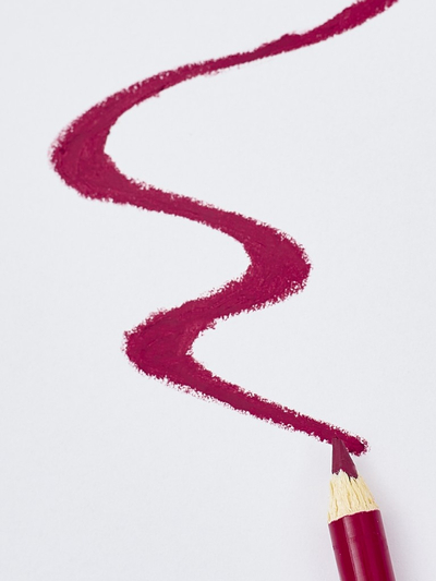 Lippenkonturenstift mit Spitzer in der Farbe Deep Rose Nougat