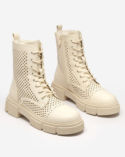 Beige Damenstiefel mit Lochmuster und flachem Absatz Rolika - Footwear