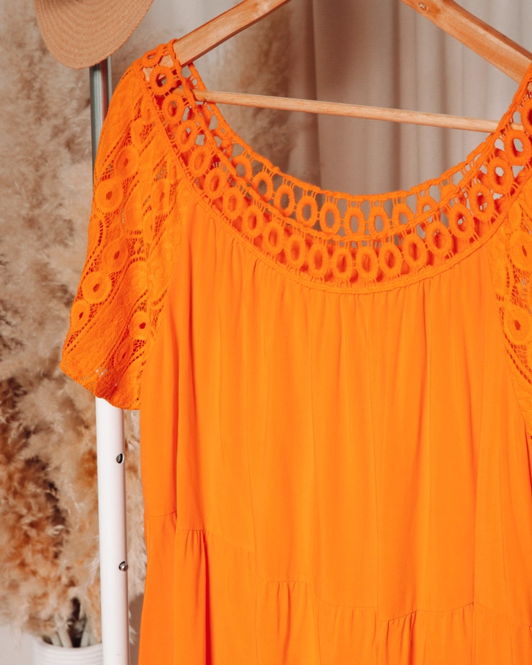 Royalfashion Orangefarbenes Damenkleid mit Spitzeneinsätzen