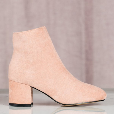 Rosa Stiefel an einem höheren Milagros-Pfosten - Schuhe 1