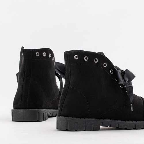 Чорні жіночі черевики з оздобленням Segadi