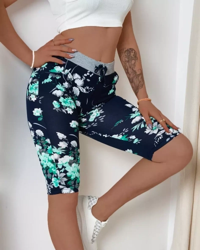 Marineblaue Damen 3/4 Shorts mit grünen Blumen PLUS SIZE - Kleidung